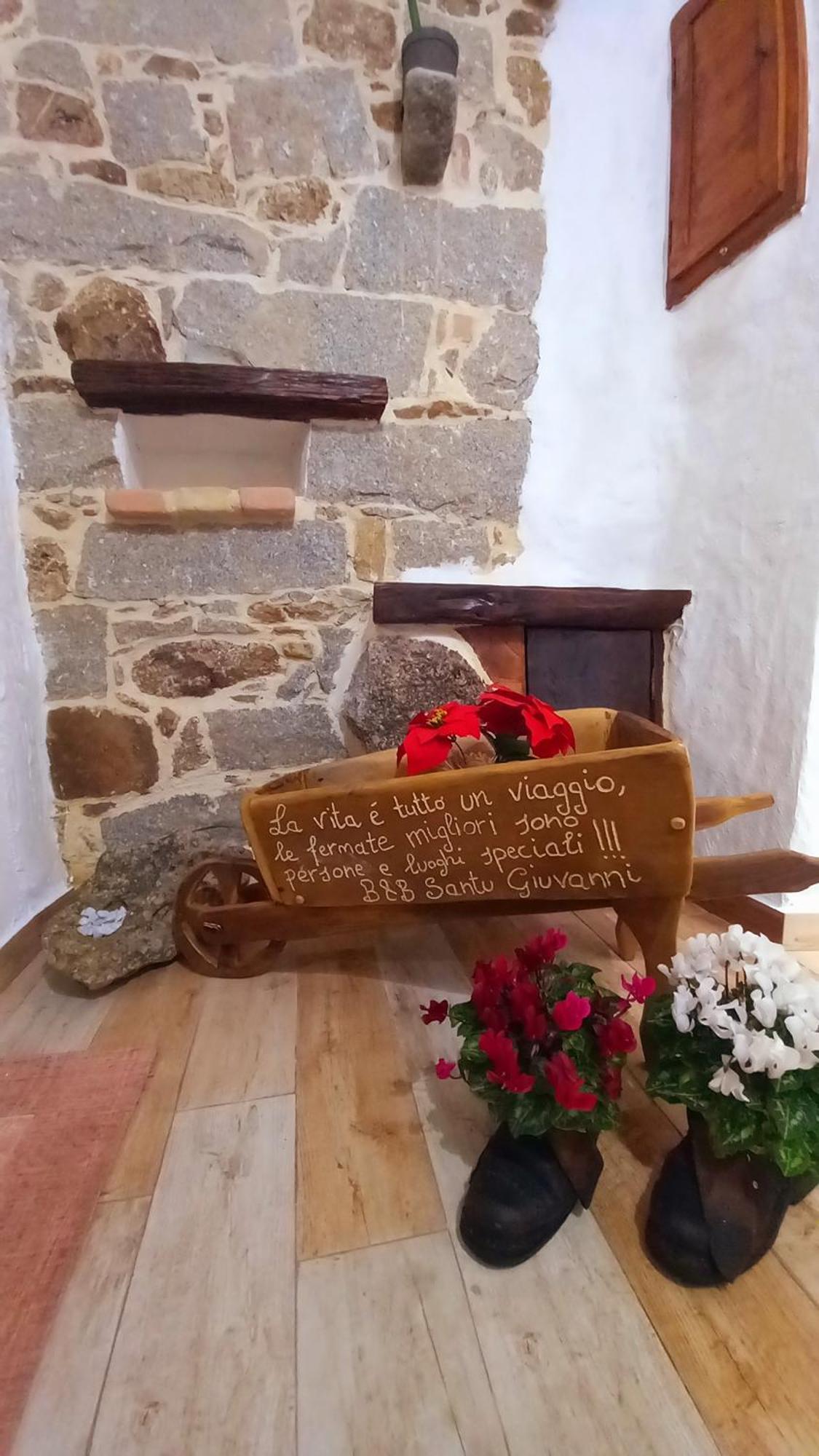 פוני "B&B Santu Giuvanni" מראה חיצוני תמונה