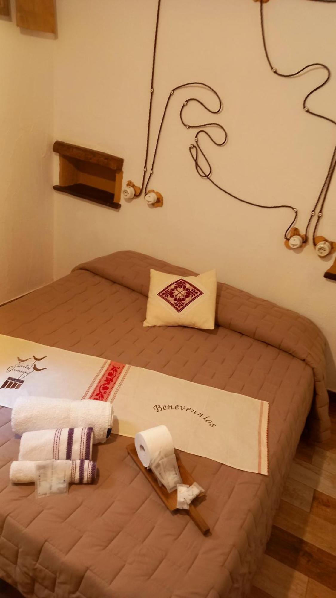 פוני "B&B Santu Giuvanni" מראה חיצוני תמונה